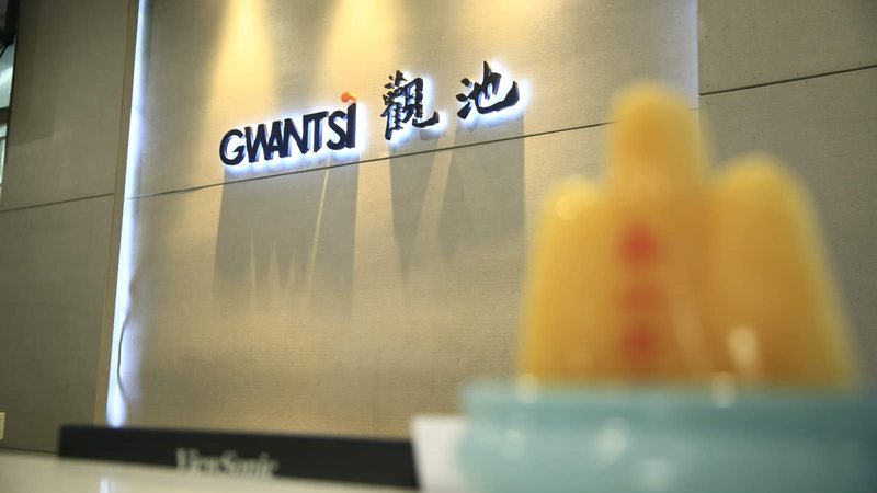 婚礼传媒公司套餐通常分为入门级、中级、高级等档次。以下是一些不同档次套餐的差别：